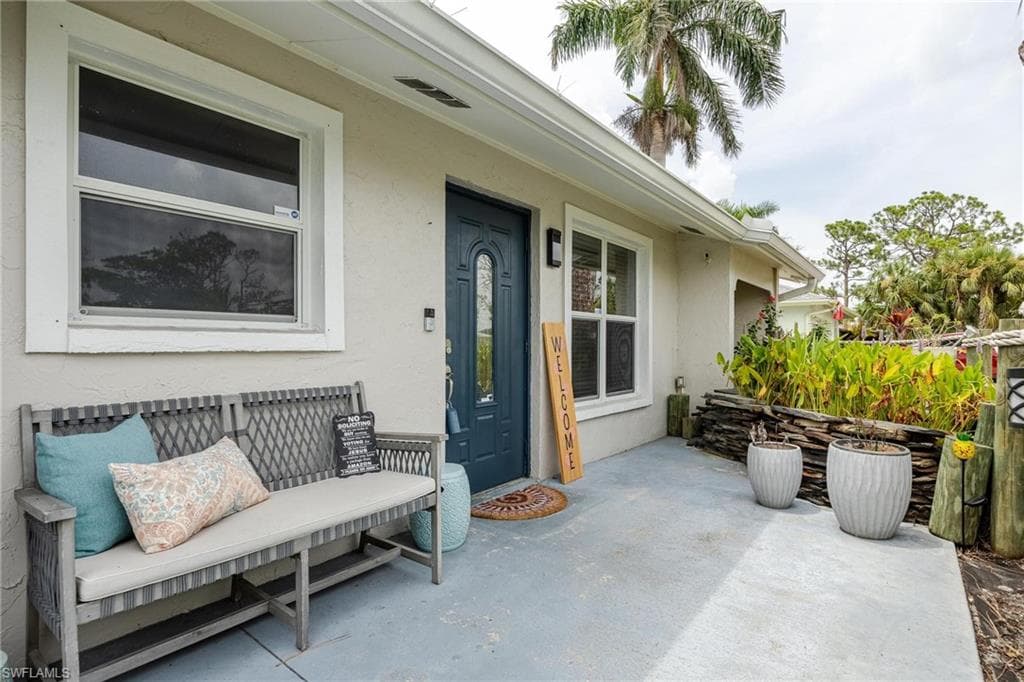 7189 Vassar DR FORT MYERS, FL 33908