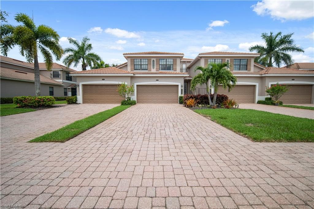 10458 Smokehouse Bay DR 201 NAPLES, FL 34120