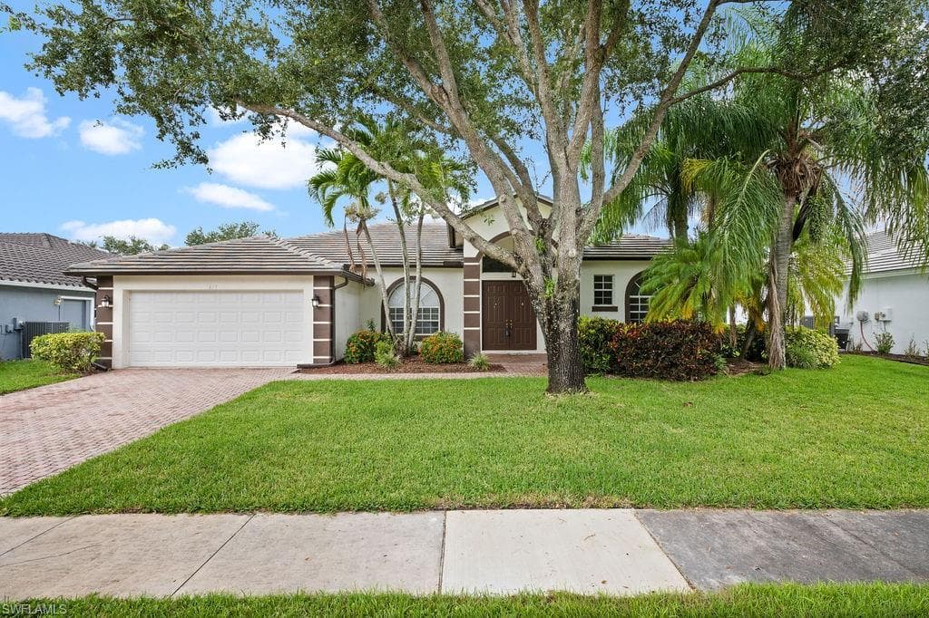 657 Grand Rapids BLVD NAPLES, FL 34120