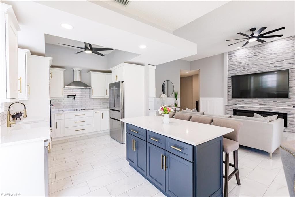 3226 Benicia CT NAPLES, FL 34109