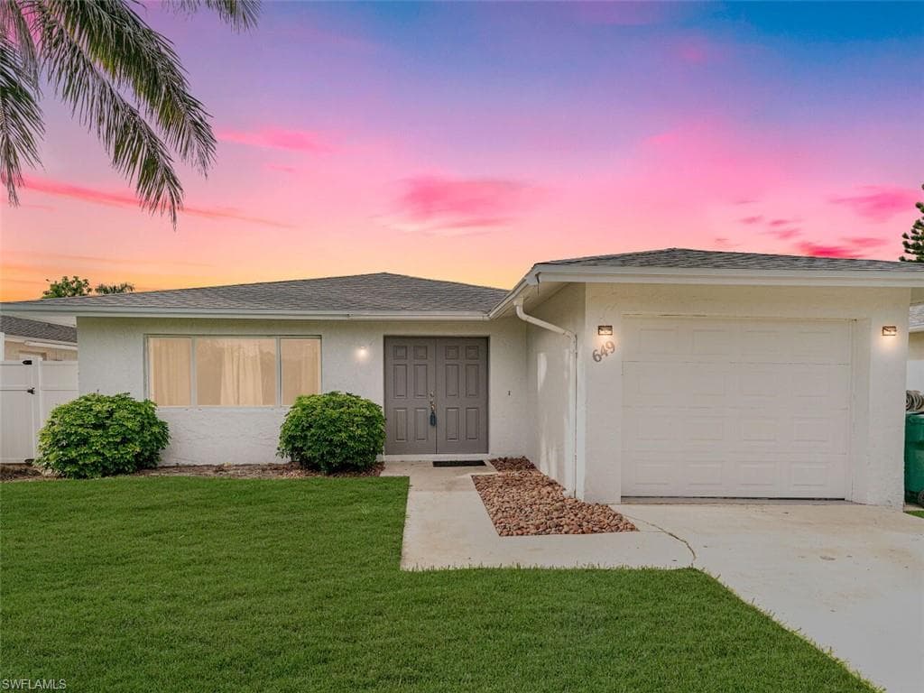649 101st AVE N NAPLES, FL 34108