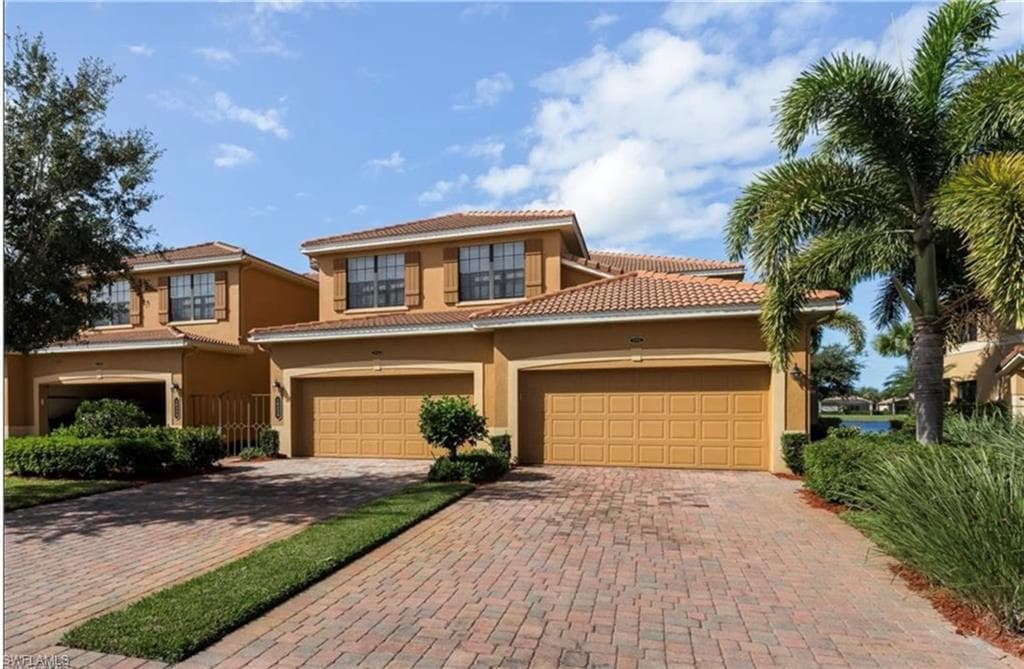 10538 Smokehouse Bay DR 102 NAPLES, FL 34120
