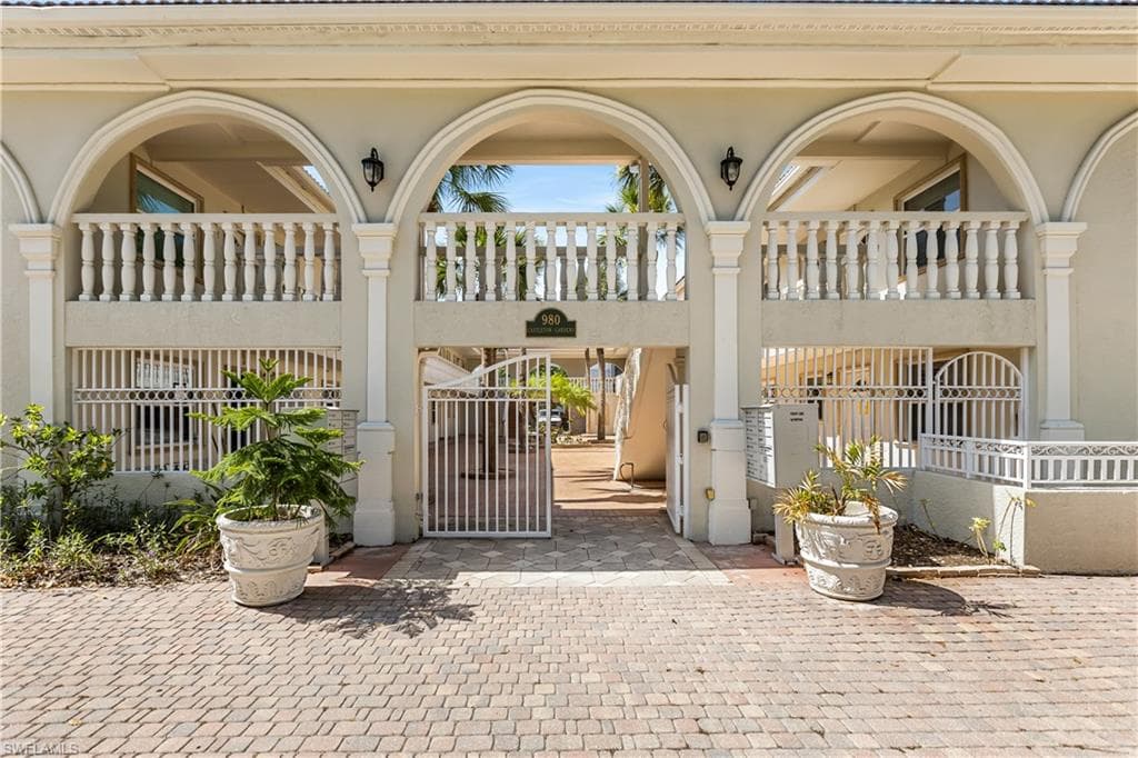 980 7th AVE S 203 NAPLES, FL 34102