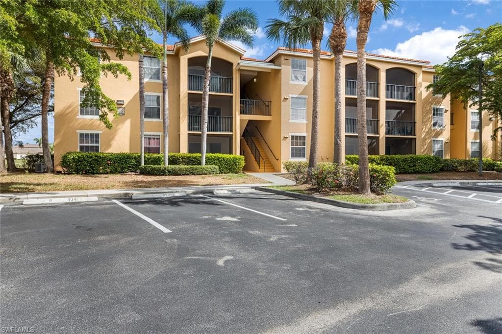 8754 River Homes LN 8204 BONITA SPRINGS, FL 34135