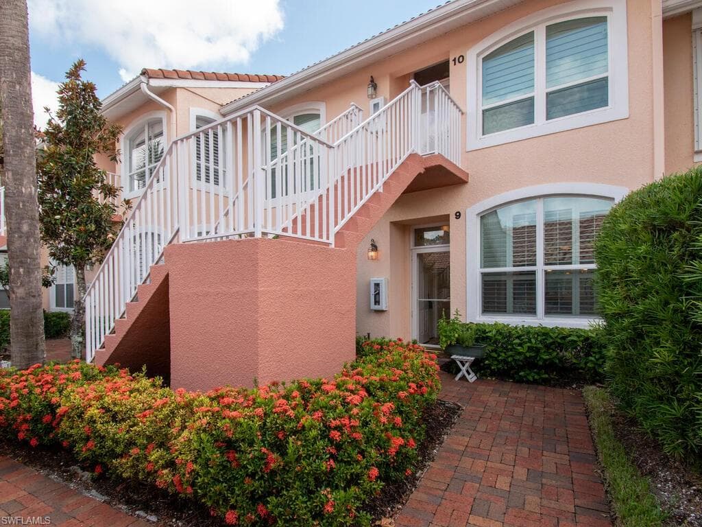 1940 Cascades DR 9 NAPLES, FL 34112