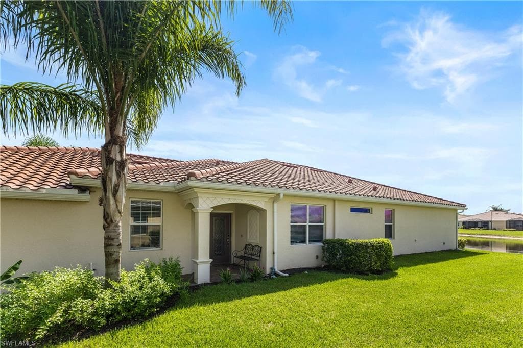2026 Tamarron LN NAPLES, FL 34120