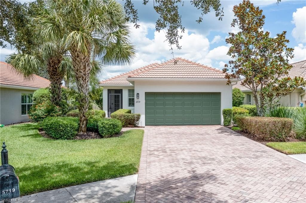 5719 Declaration CT AVE MARIA, FL 34142