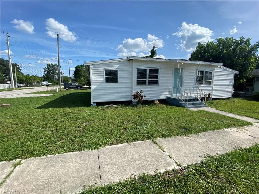 2072 Maple AVE FORT MYERS, FL 33901