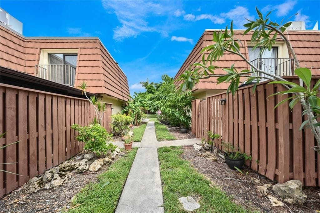5223 Cedarbend DR 2 FORT MYERS, FL 33919