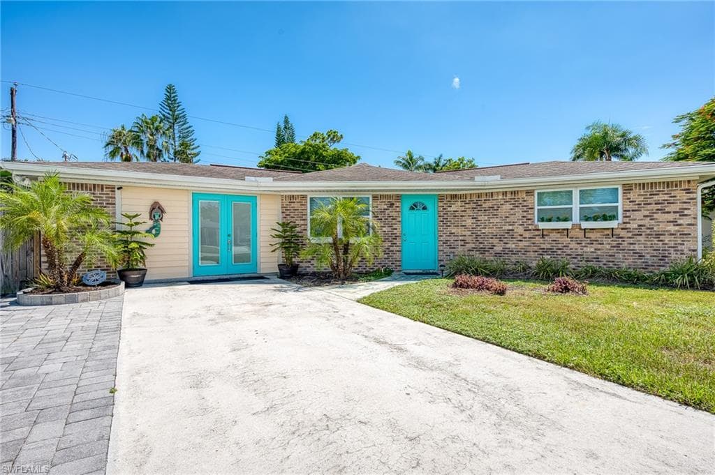 9792 Tonya CT BONITA SPRINGS, FL 34135