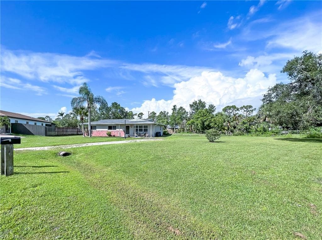 2117 Gardenia CIR W NORTH FORT MYERS, FL 33917