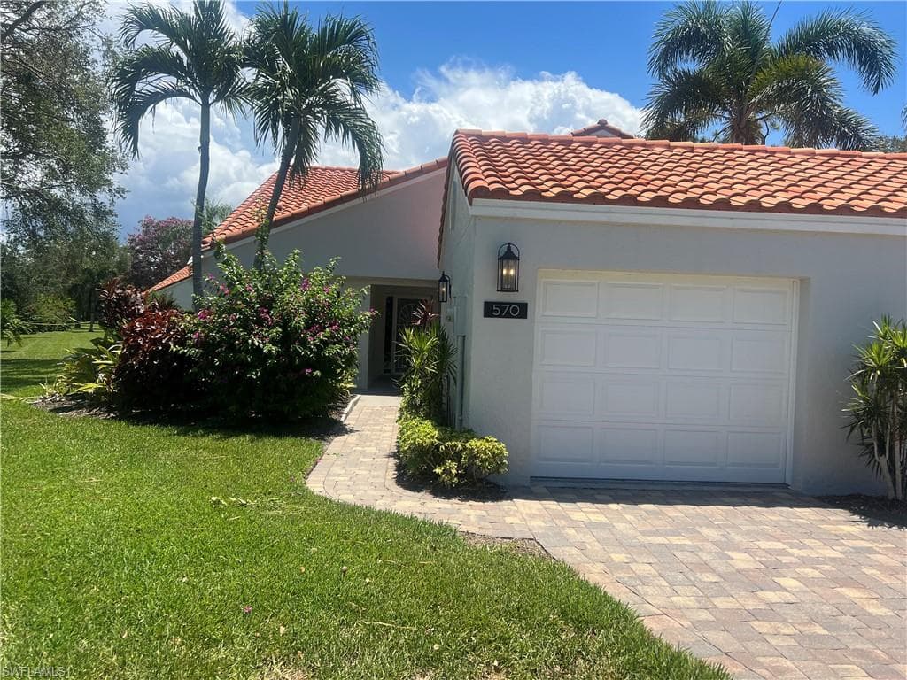 570 Beachwalk CIR 82 NAPLES, FL 34108