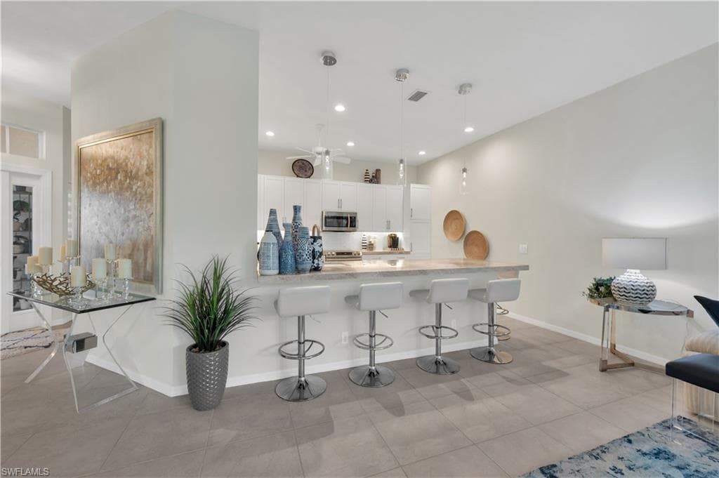 127 Amblewood LN 2-202 NAPLES, FL 34105