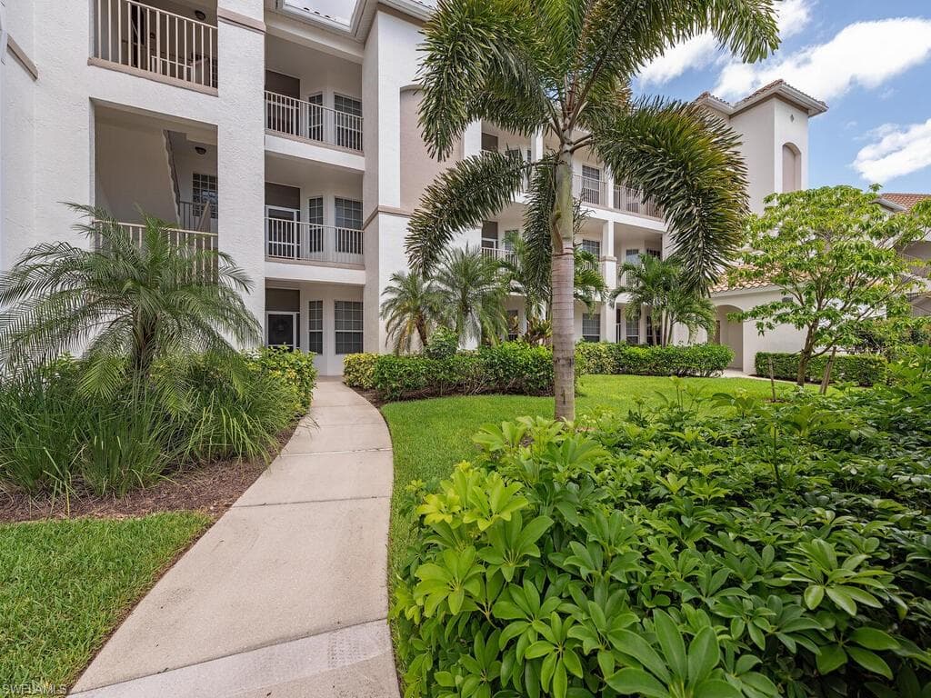 8259 Parkstone PL 8-202 NAPLES, FL 34120