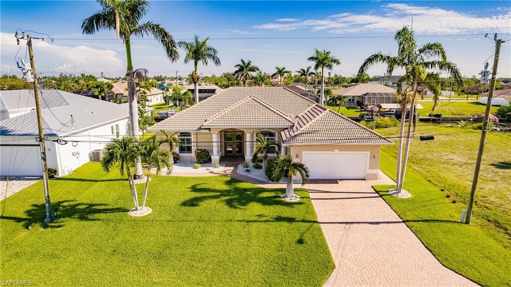 925 SW 40th TER CAPE CORAL, FL 33914