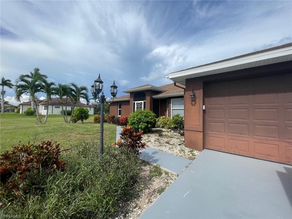 2541 SW 27th PL CAPE CORAL, FL 33914