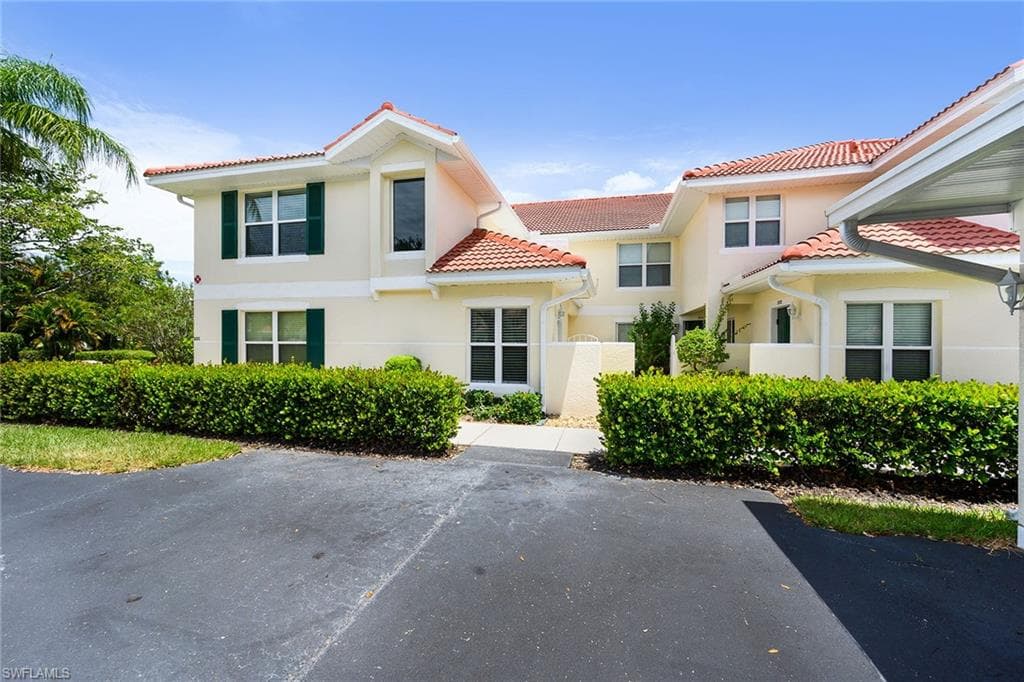 5435 Worthington LN 201 NAPLES, FL 34110