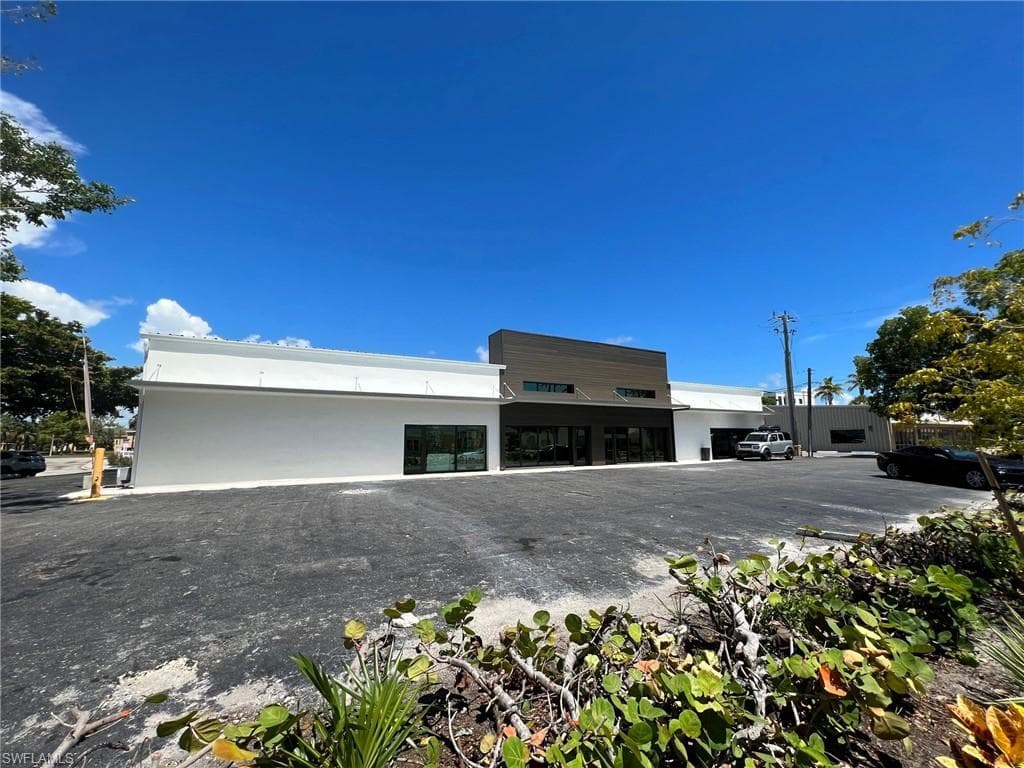 170 10th ST N NAPLES, FL 34102