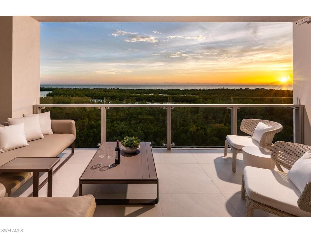 6897 Grenadier BLVD 702 NAPLES, FL 34108