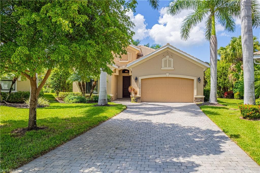 1558 Serrano CIR NAPLES, FL 34105