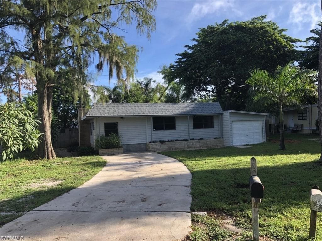 2105 Flowers DR FORT MYERS, FL 33907
