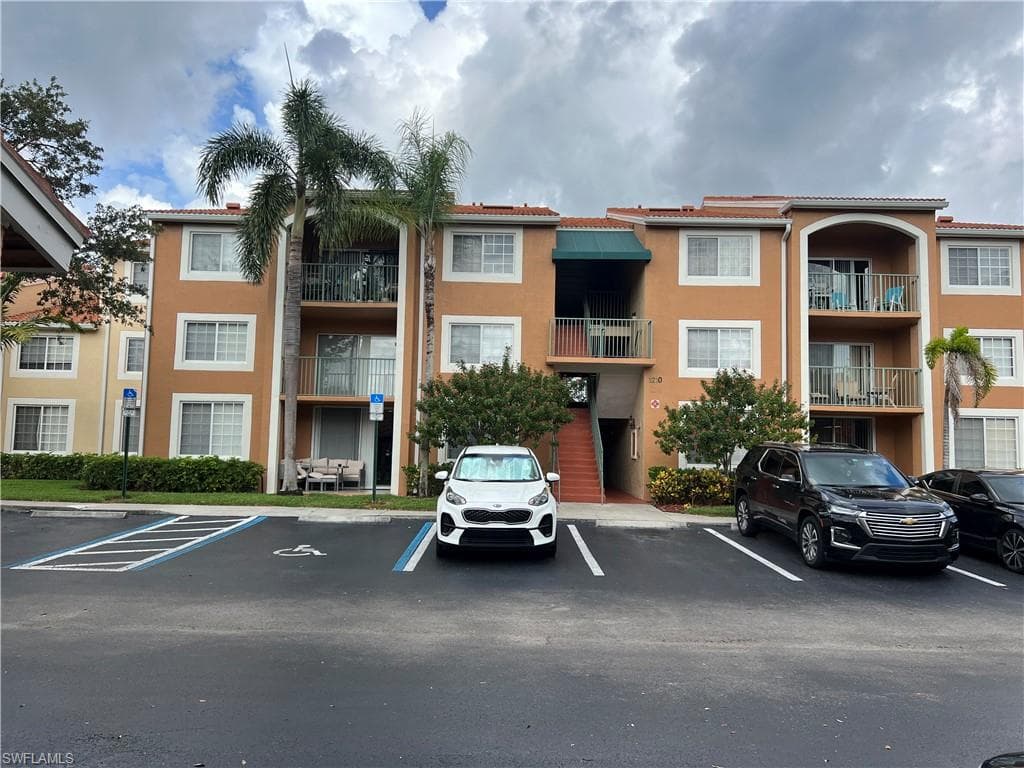 1210 Wildwood Lakes BLVD 206 NAPLES, FL 34104