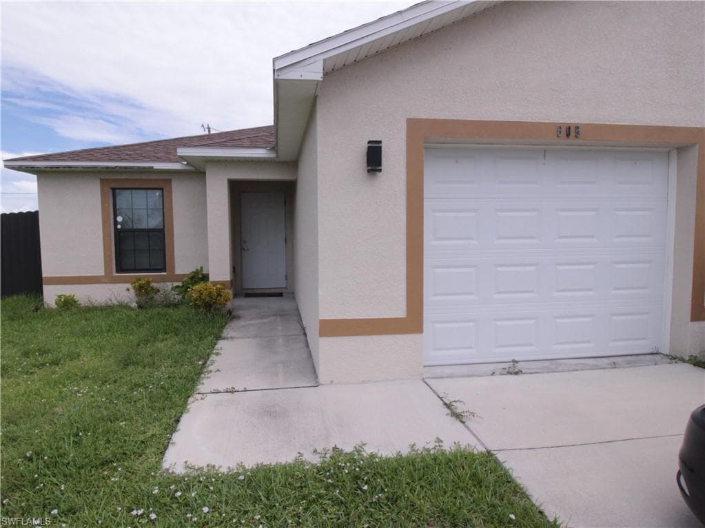 605 SE 14th TER CAPE CORAL, FL 33990