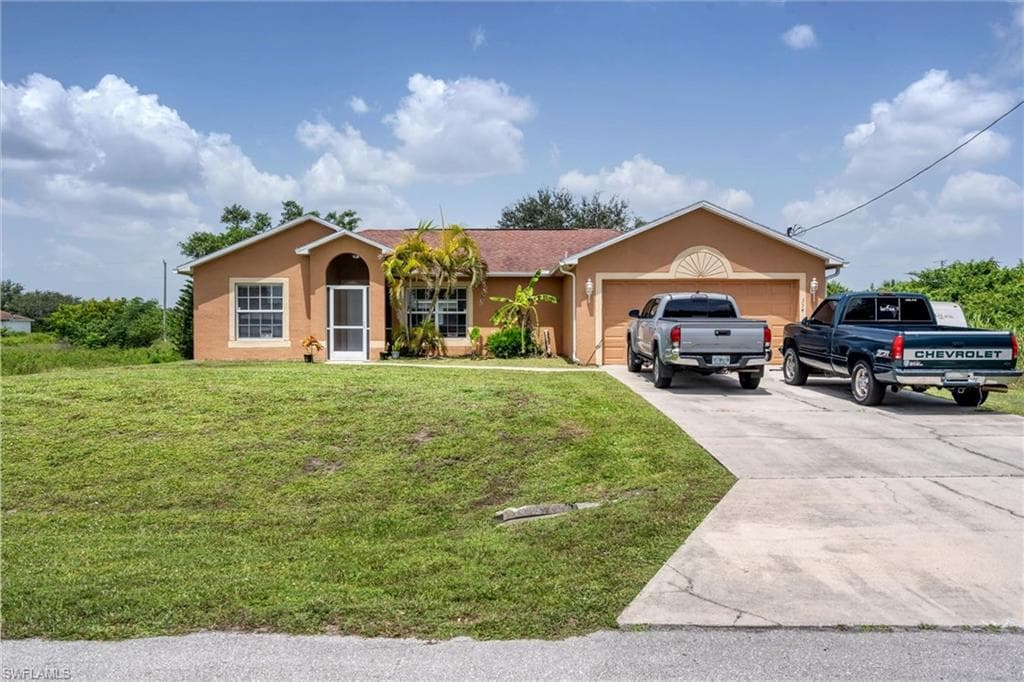354 Pinehurst AVE LEHIGH ACRES, FL 33974