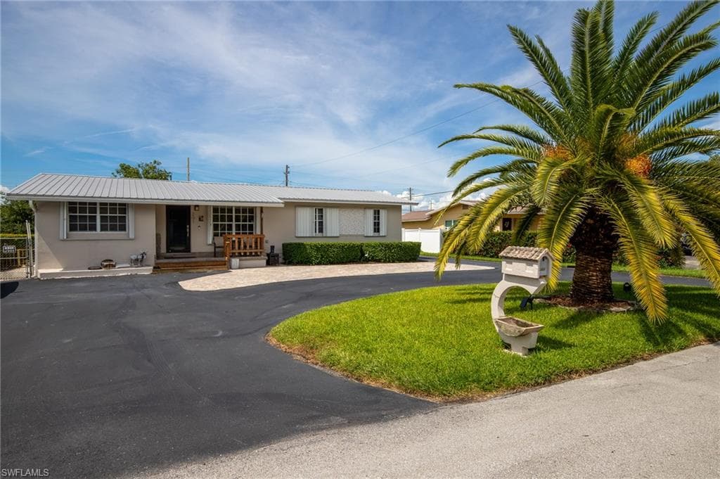 201 NW K AVE BELLE GLADE, FL 33430