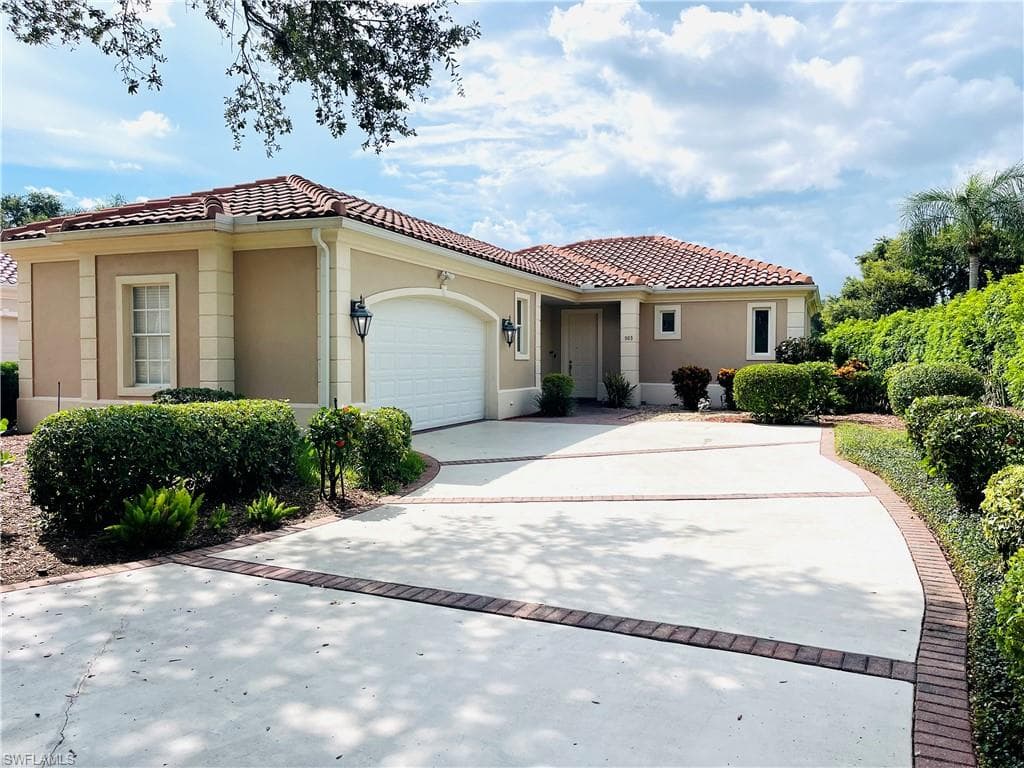 903 Fountain RUN NAPLES, FL 34119