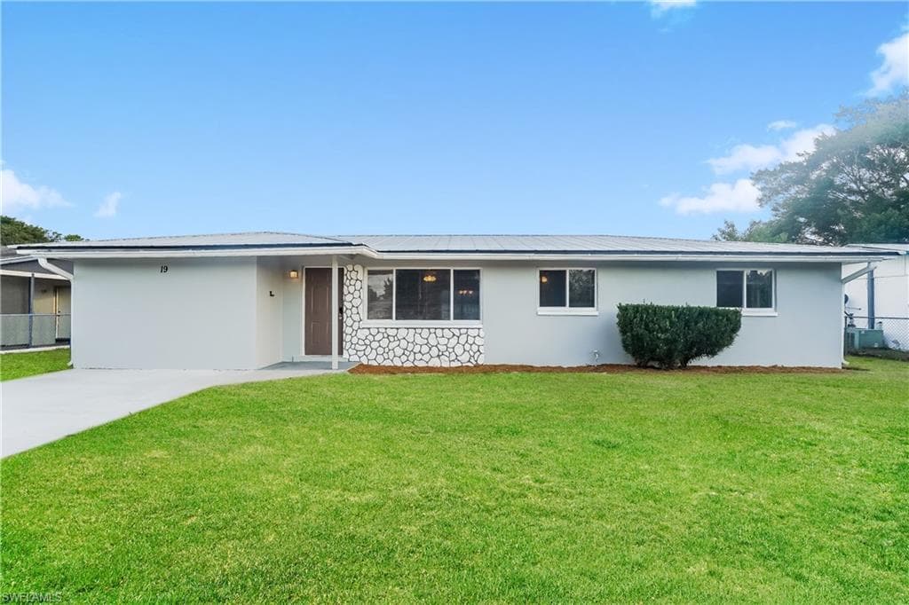 19 Kingsman CIR FORT MYERS, FL 33905