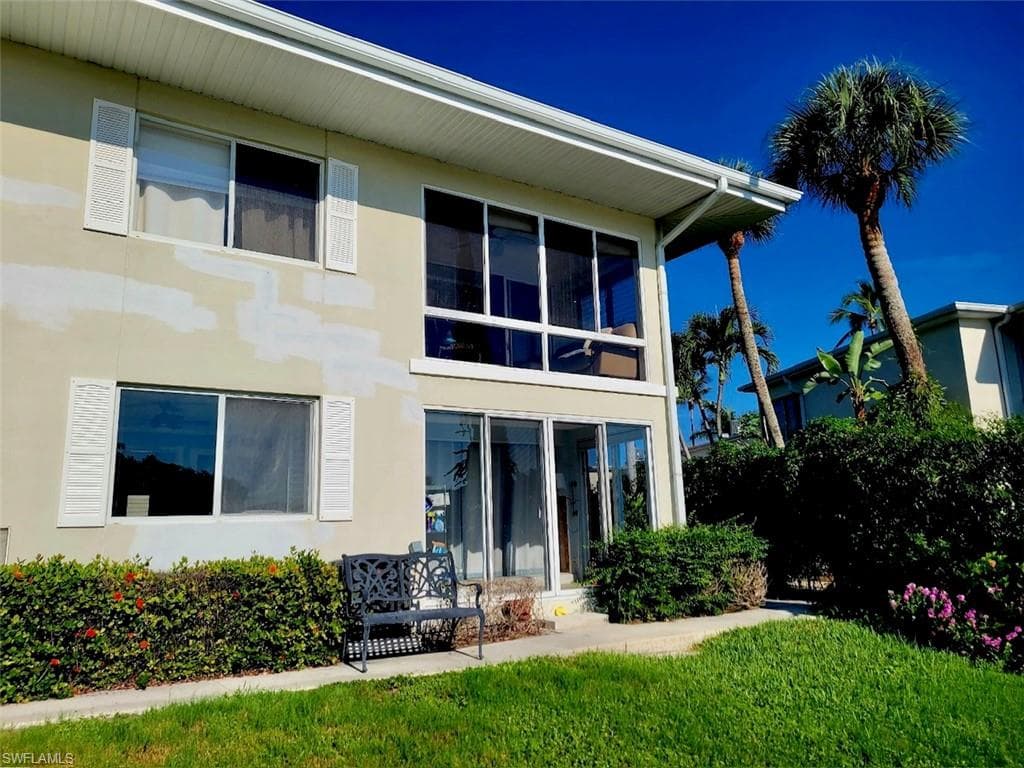 1550 Gulf Shore BLVD N E7 NAPLES, FL 34102