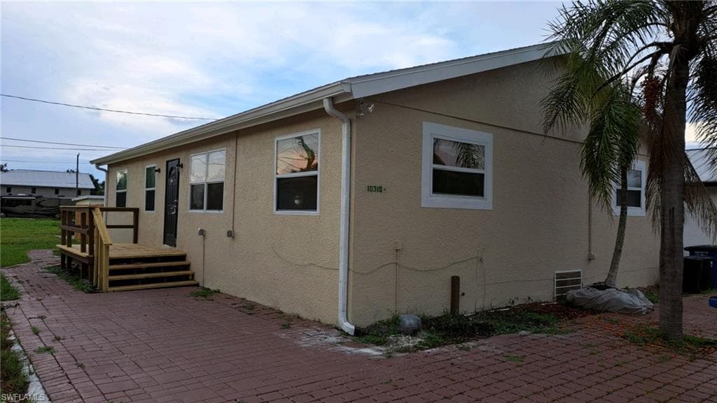 10315 Kentucky ST BONITA SPRINGS, FL 34135