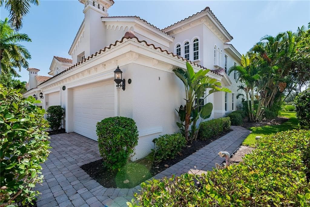 9046 Cascada WAY 202 NAPLES, FL 34114