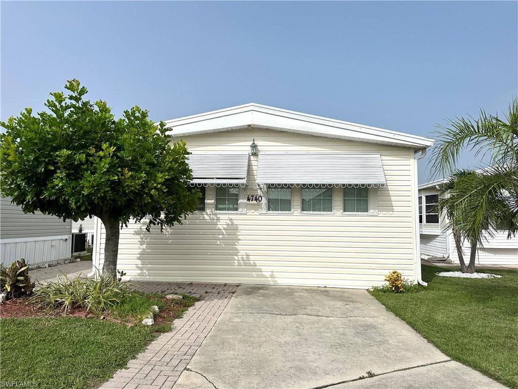 4740 Candlestick CT W ESTERO, FL 33928