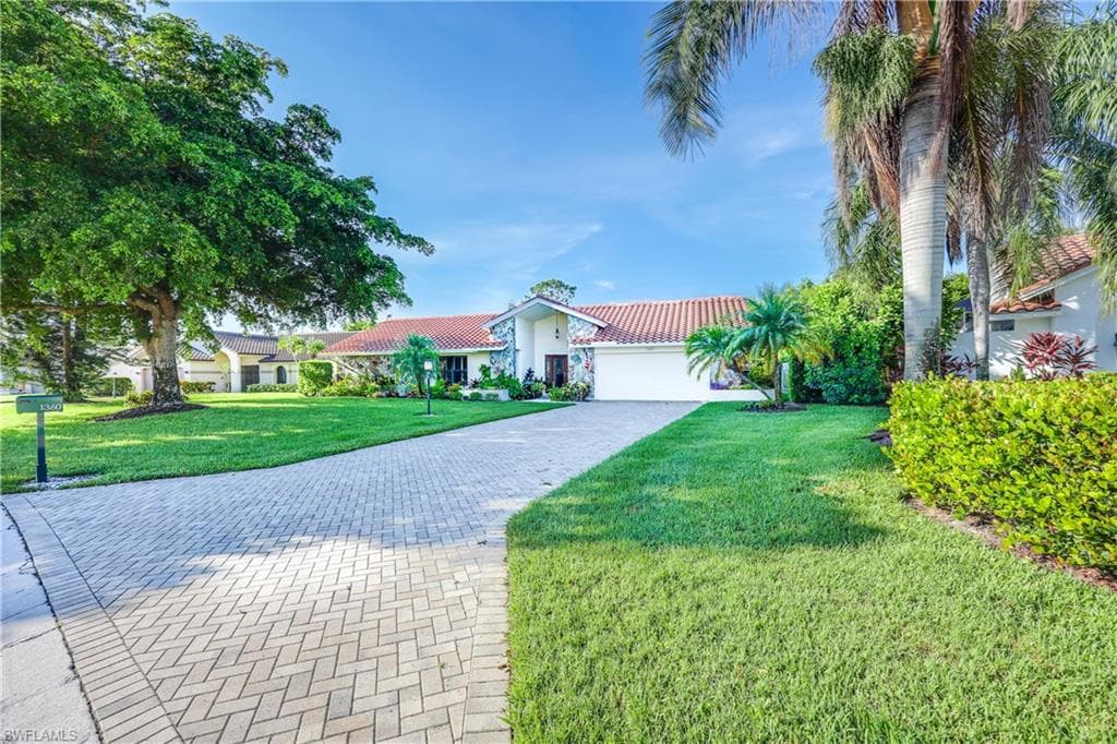 1360 Foxfire LN NAPLES, FL 34104