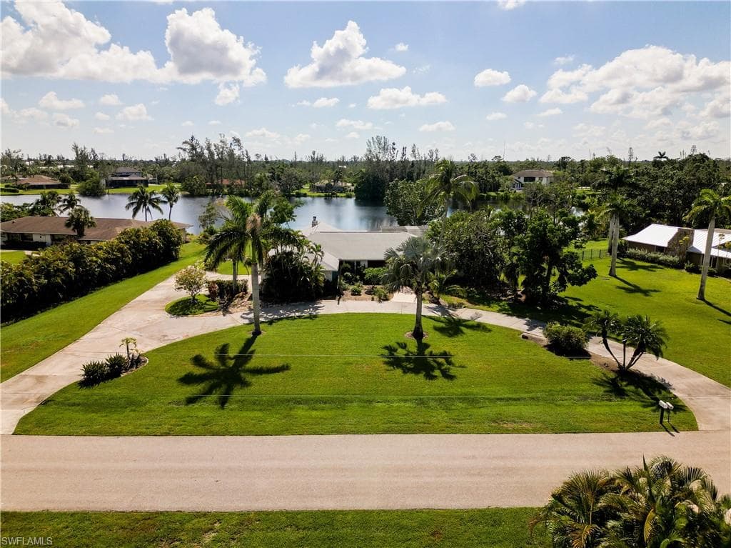 7247 Lake DR FORT MYERS, FL 33908