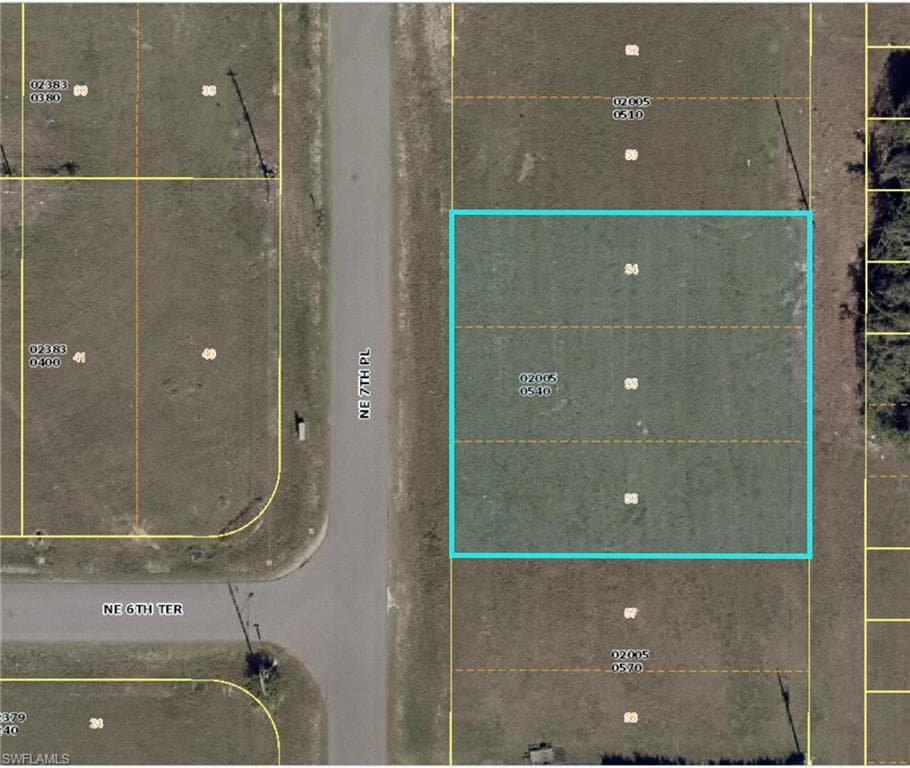 653 NE 7th PL CAPE CORAL, FL 33909