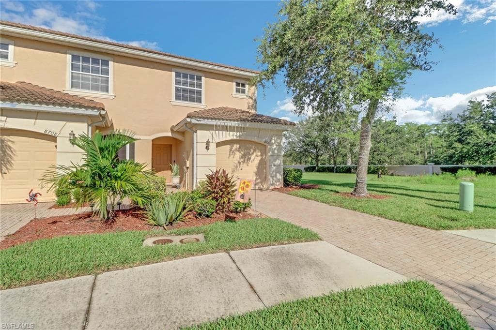 8710 Athena CT LEHIGH ACRES, FL 33971