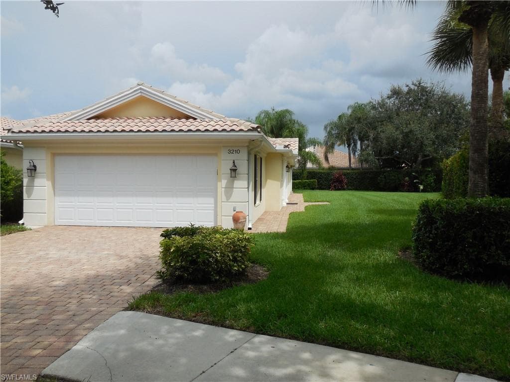 3210 Barbados LN NAPLES, FL 34119