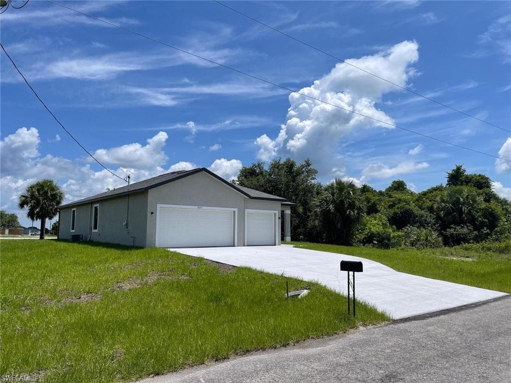 8057 Sherwood CIR LABELLE, FL 33935