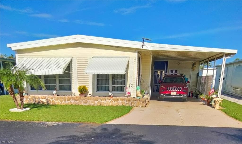 828 Peaceful DR NORTH FORT MYERS, FL 33917