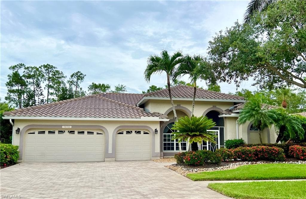 7676 Naples Heritage DR NAPLES, FL 34112
