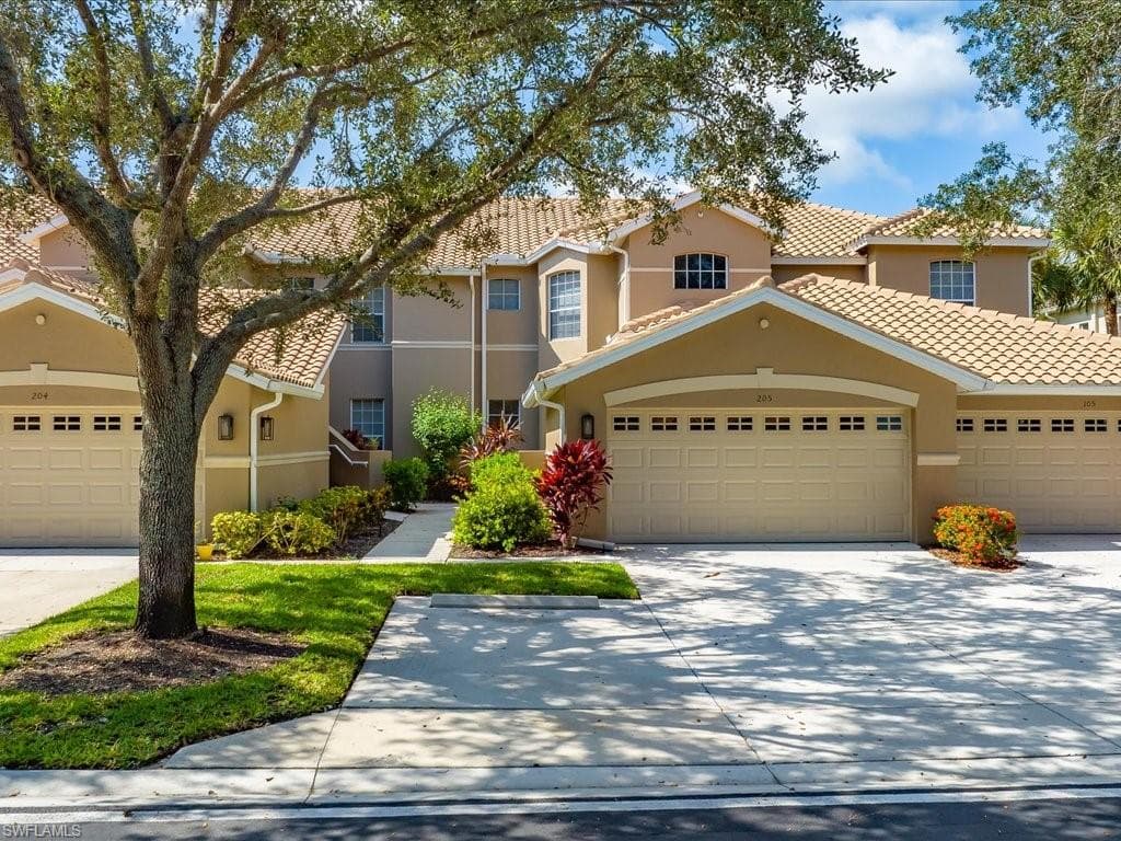8480 Danbury BLVD 105 NAPLES, FL 34120