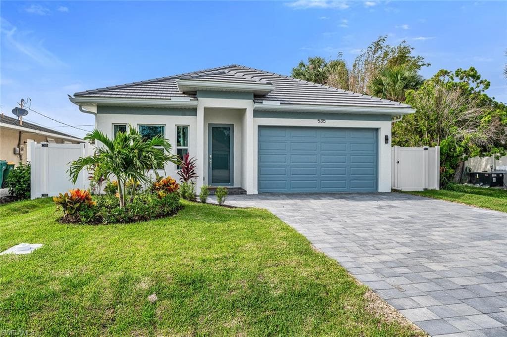 535 97th AVE N NAPLES, FL 34108