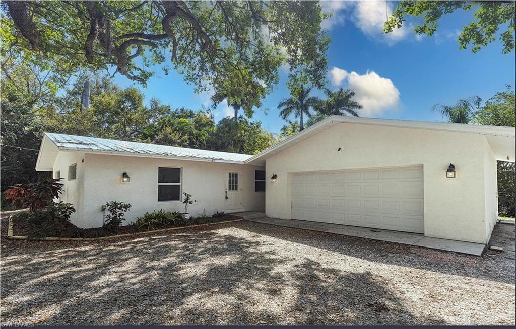 10170 Kentucky ST BONITA SPRINGS, FL 34135