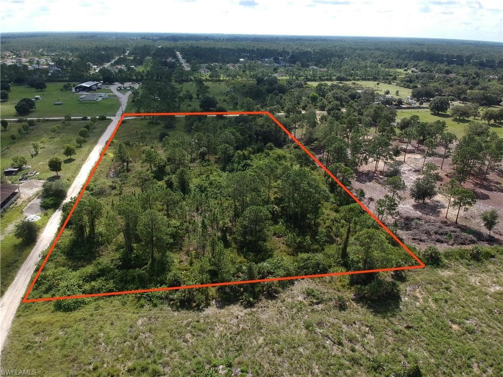 381 Chateau DR LEHIGH ACRES, FL 33972