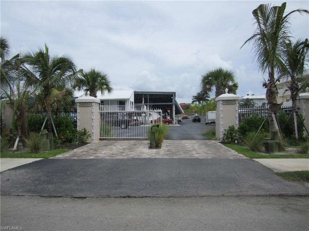 705 11th ST S NAPLES, FL 34102