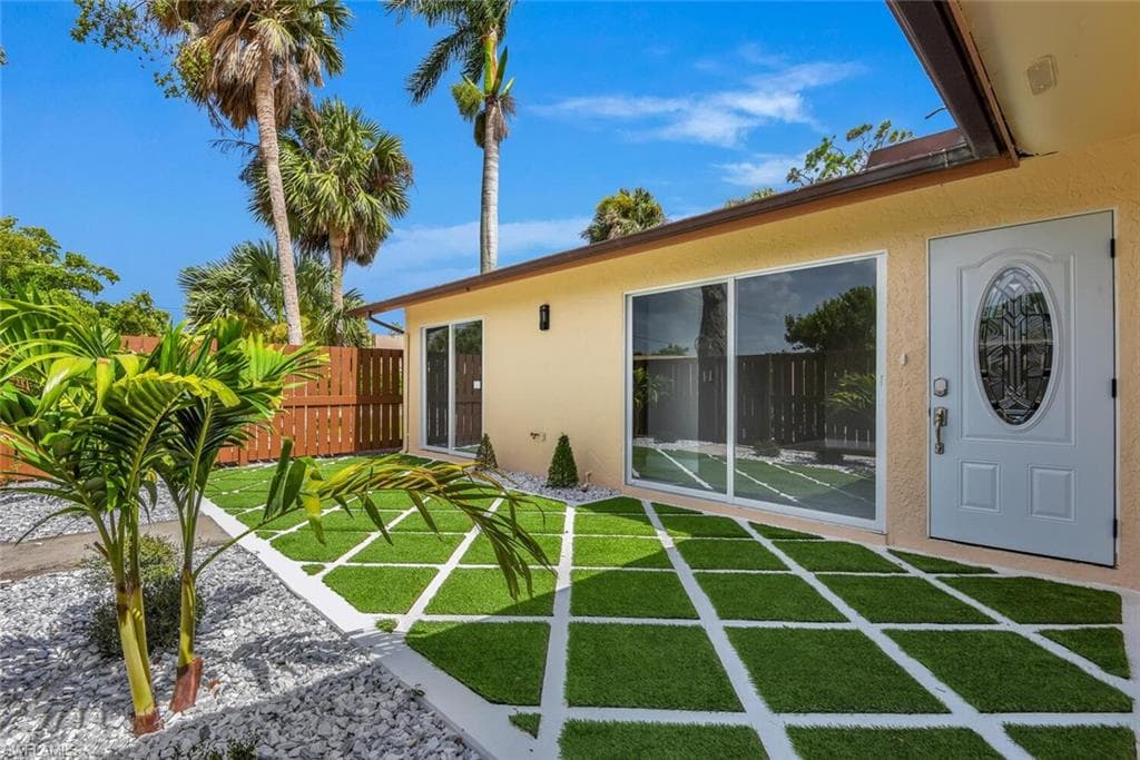 6303 Royal Woods DR FORT MYERS, FL 33908