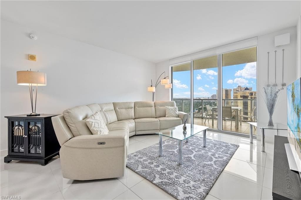 3000 Oasis Grand BLVD 2201 FORT MYERS, FL 33916